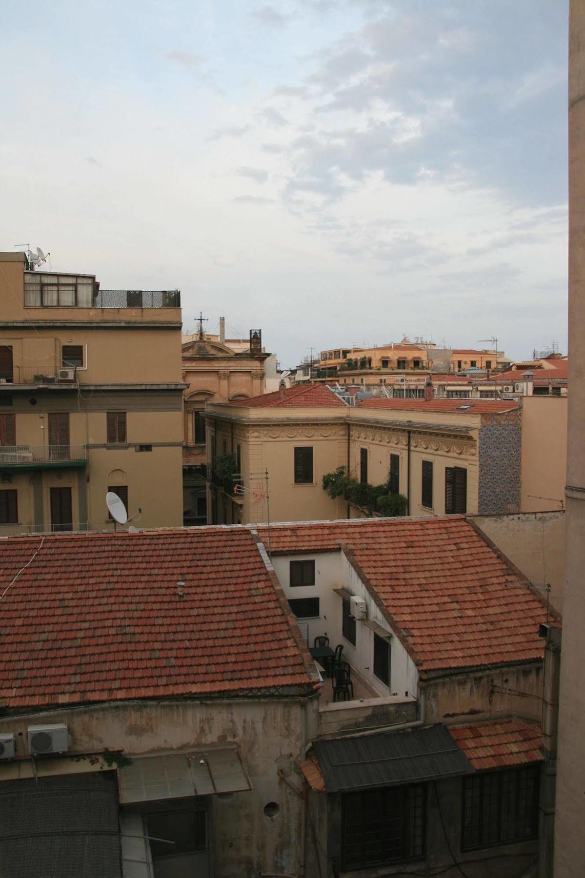 Castelnuovo #politeama Gasthof Palermo